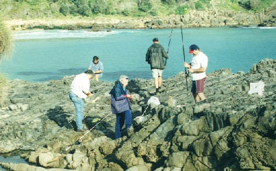 Group Fishing.jpg (65388 bytes)